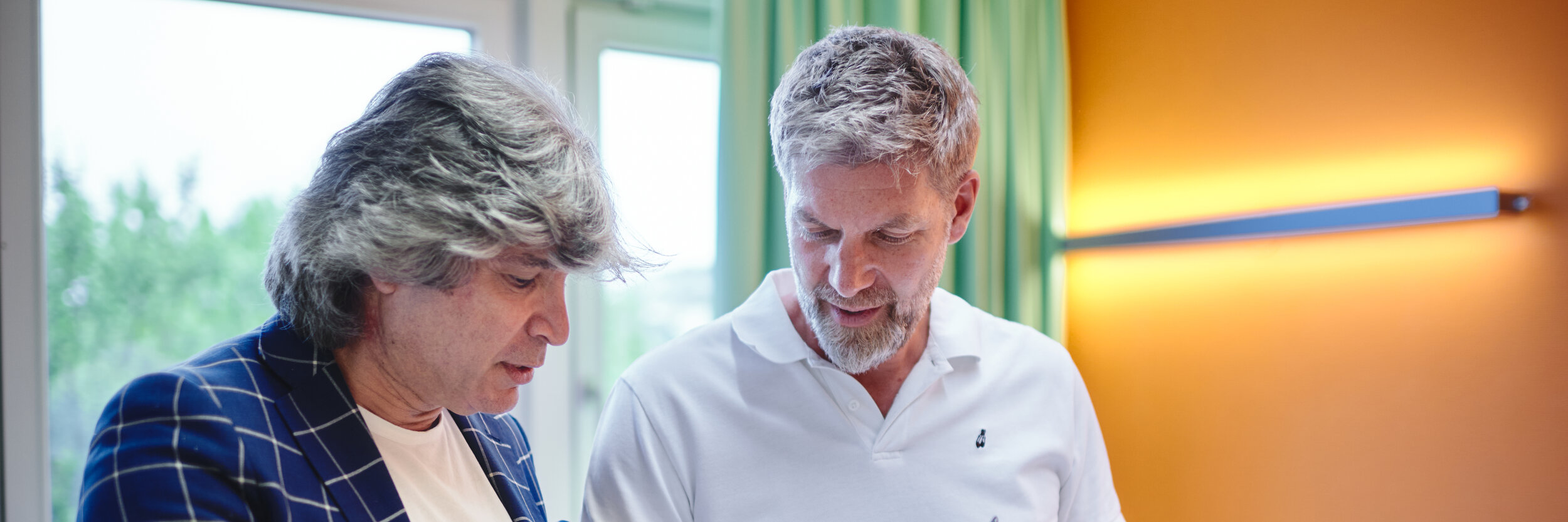 Dr Martin Loehr in consultation with a patient