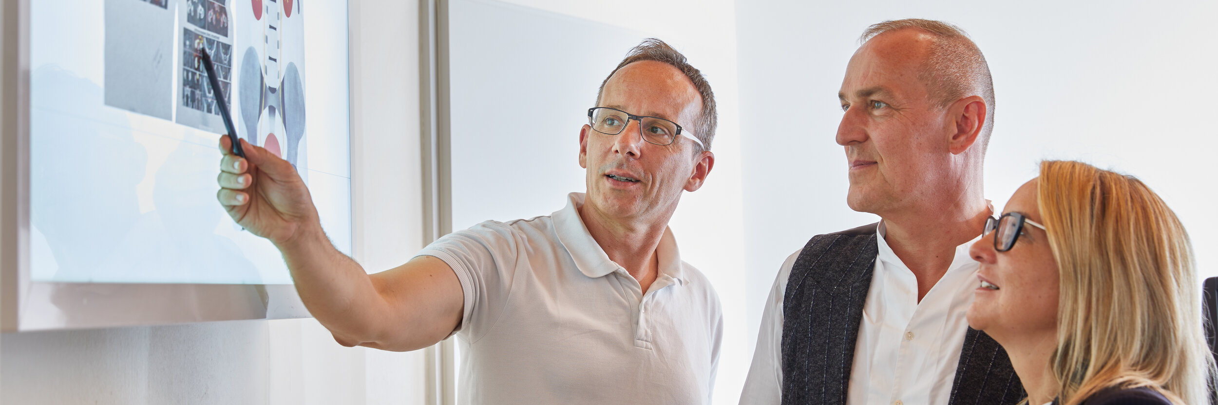 Dr. Thomas Dill im Patientengespräch