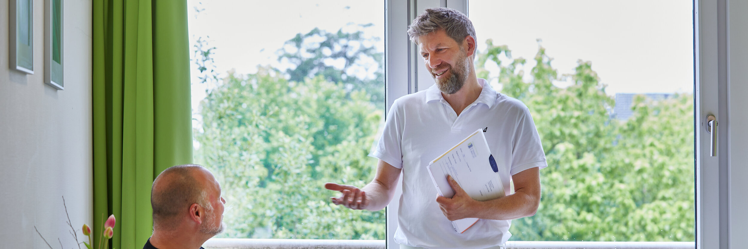 Dr. Martin Löhr im Patientengespräch