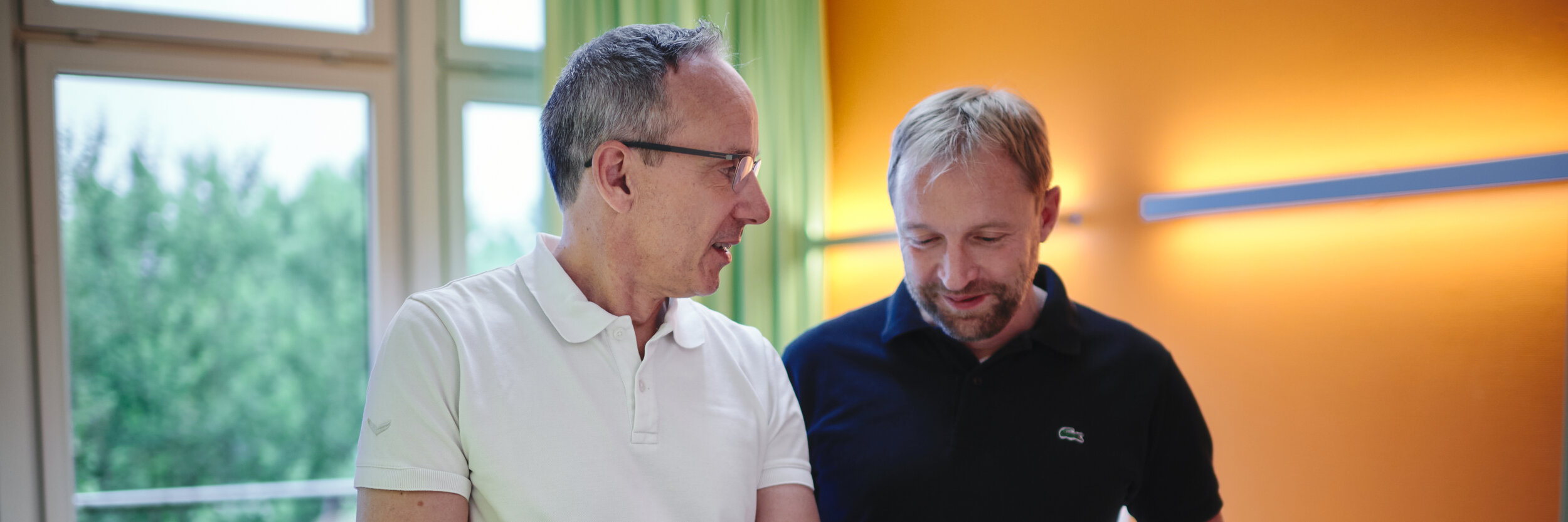 Dr. Thomas Dill im Patientengespräch