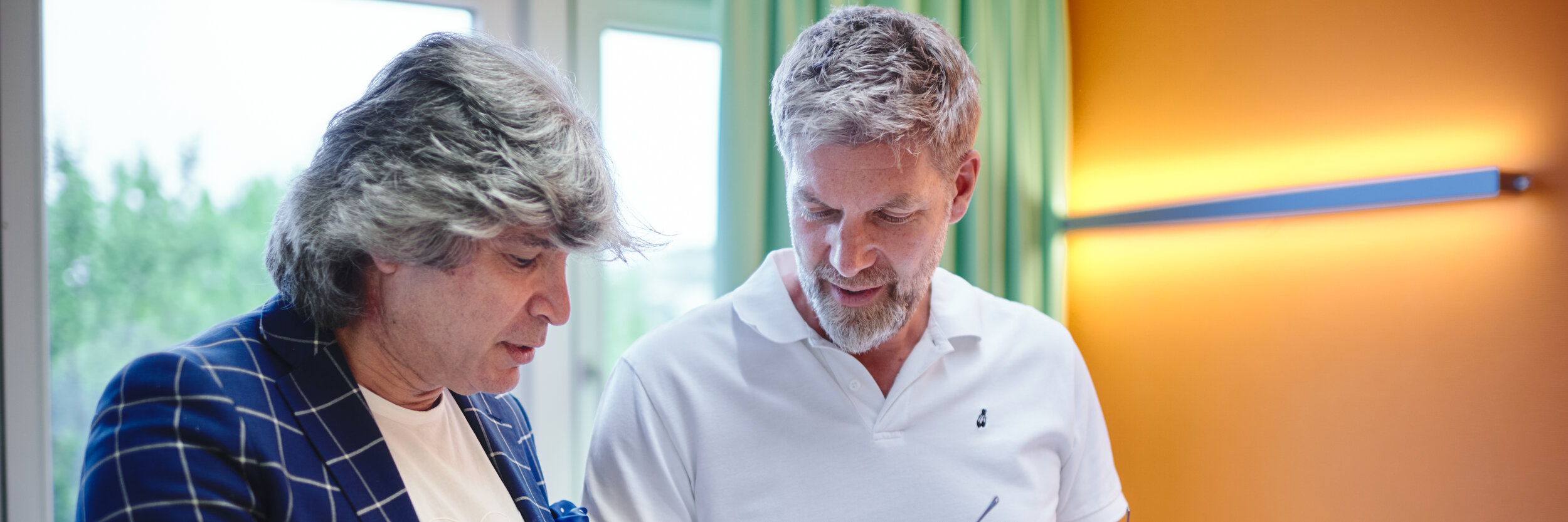 Dr. Martin Löhr im Patientengespräch
